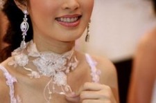 钦州人妖皇后(中国富豪娶人妖皇后)