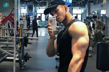 钦州肌肉男模(肌肉男模拟器)