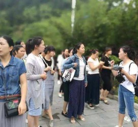 钦州中国的曲男伴游的简单介绍
