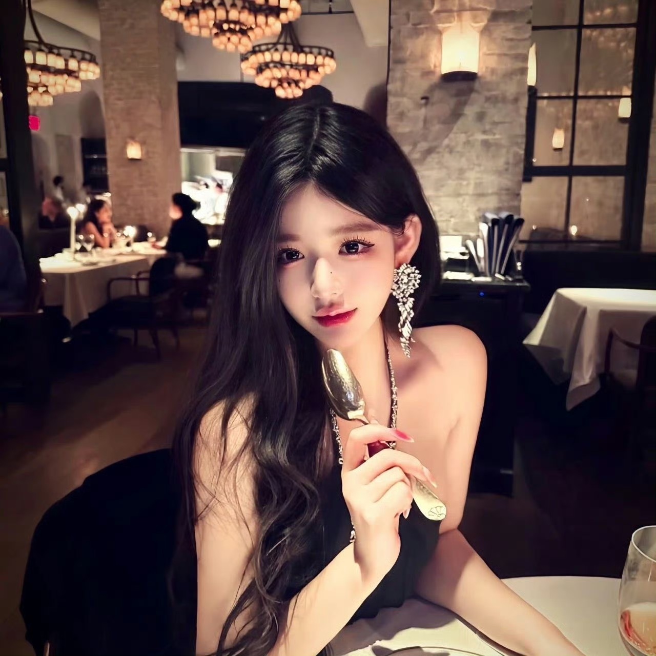 钦州伴游女生蓝盈盈的资料